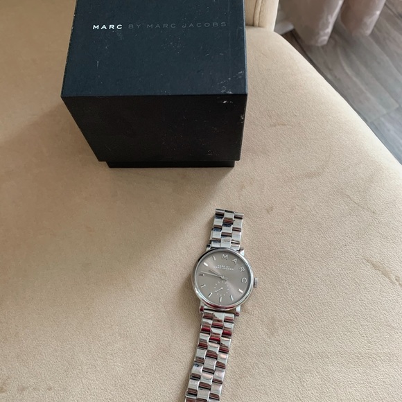 MARC JACOBS SILVER WATCH - Picture 9 of 10